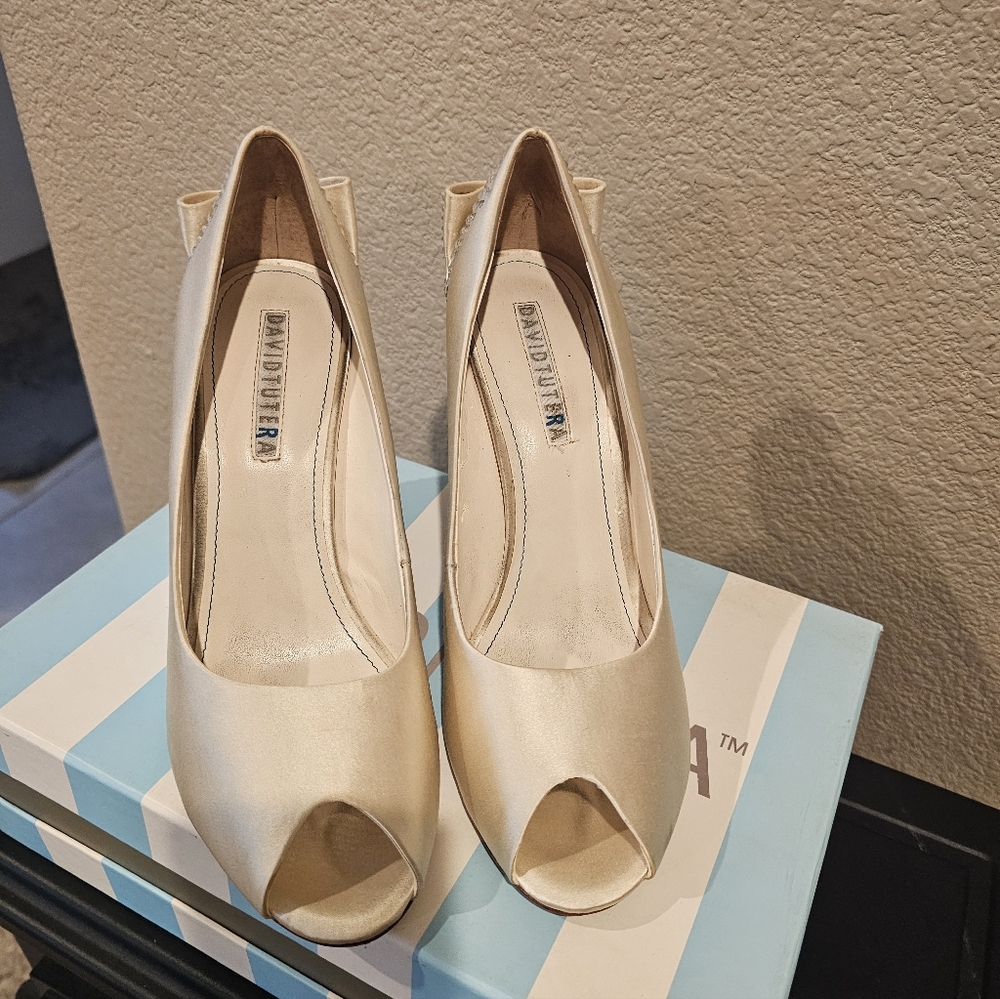 David Tutera Cream Peep Toe Heels